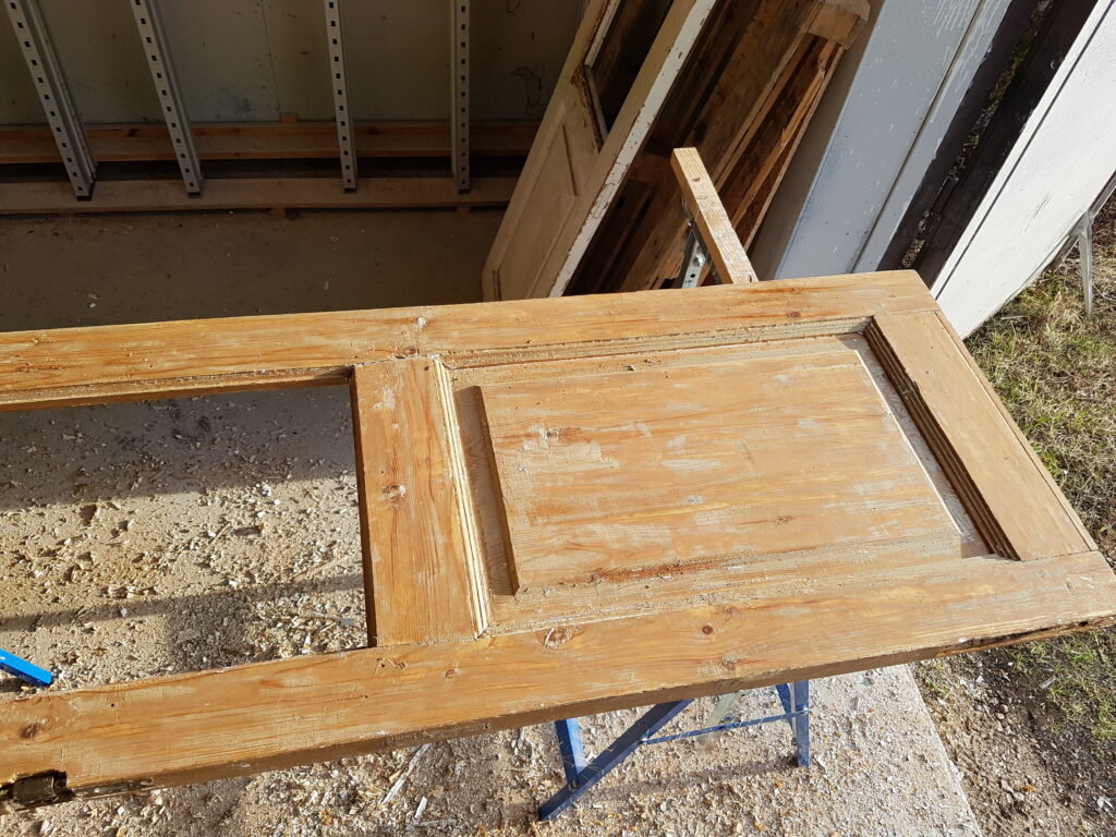 Dörr under pågående renovering